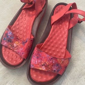 Camore Sandals red with funky pattern